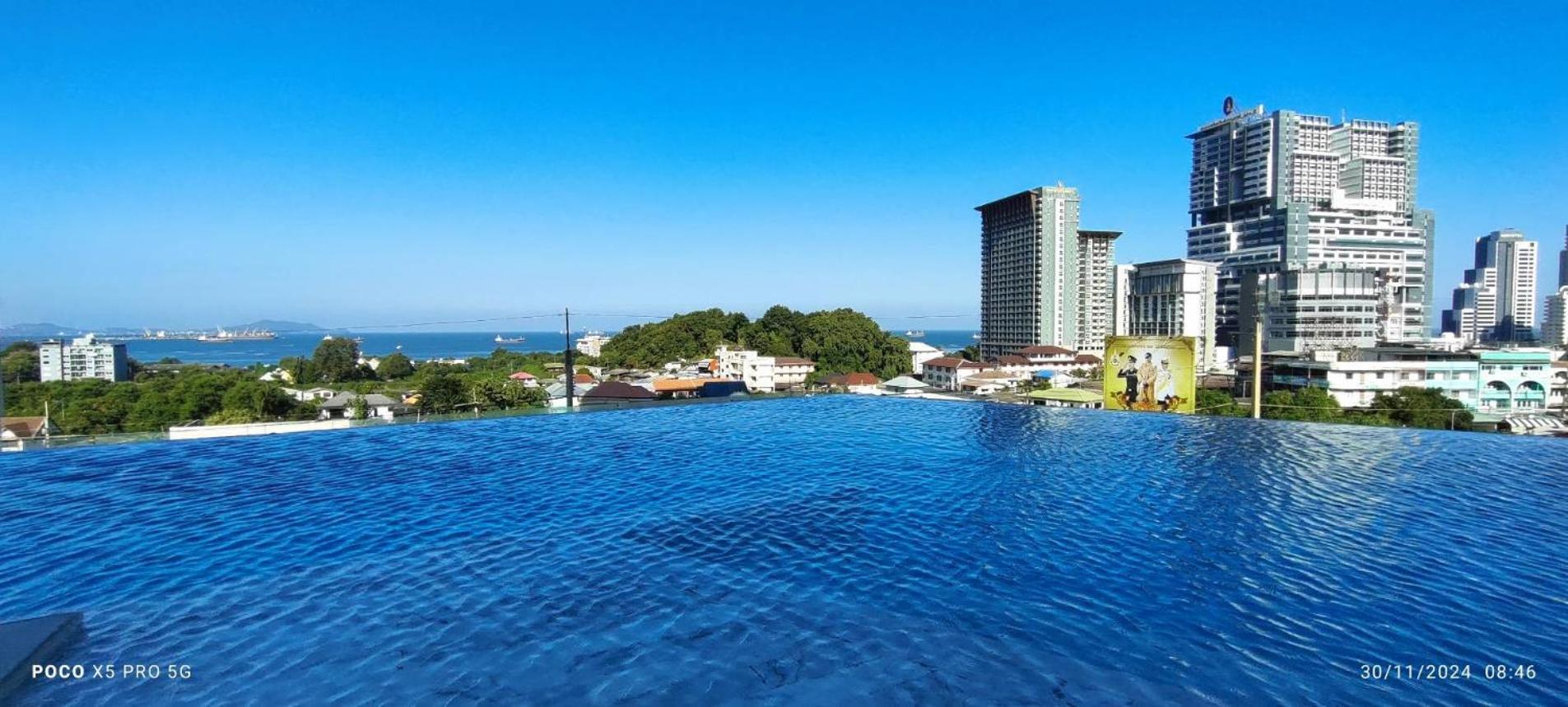 Arize Hotel Sri Racha Си Рача Екстериор снимка