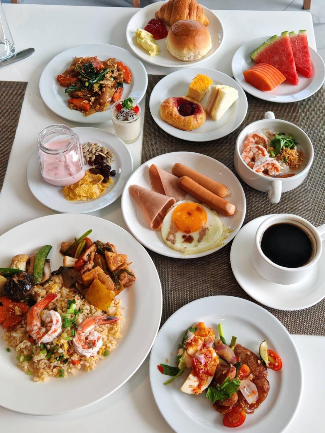 Arize Hotel Sri Racha Си Рача Екстериор снимка