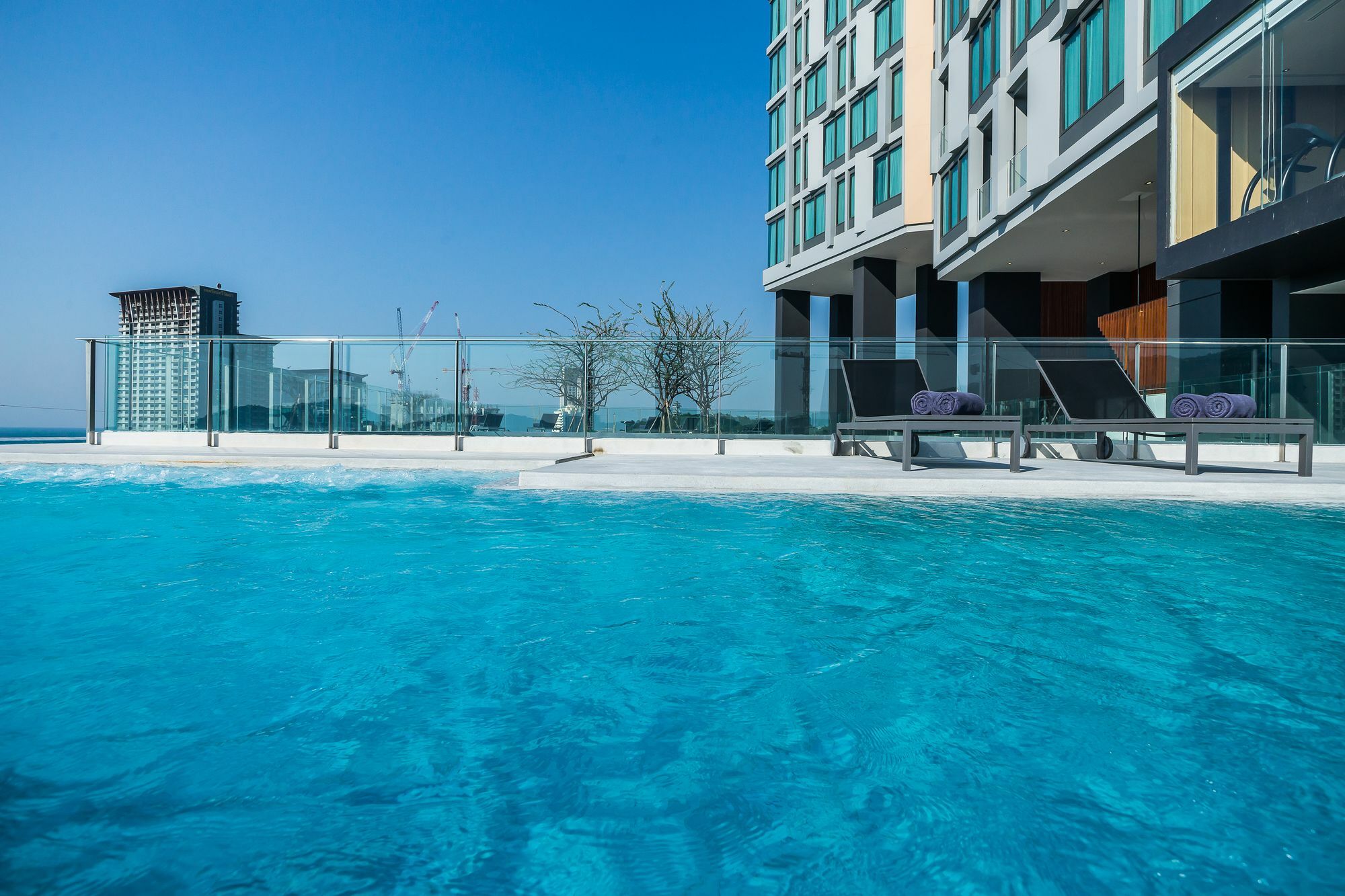 Arize Hotel Sri Racha Си Рача Екстериор снимка