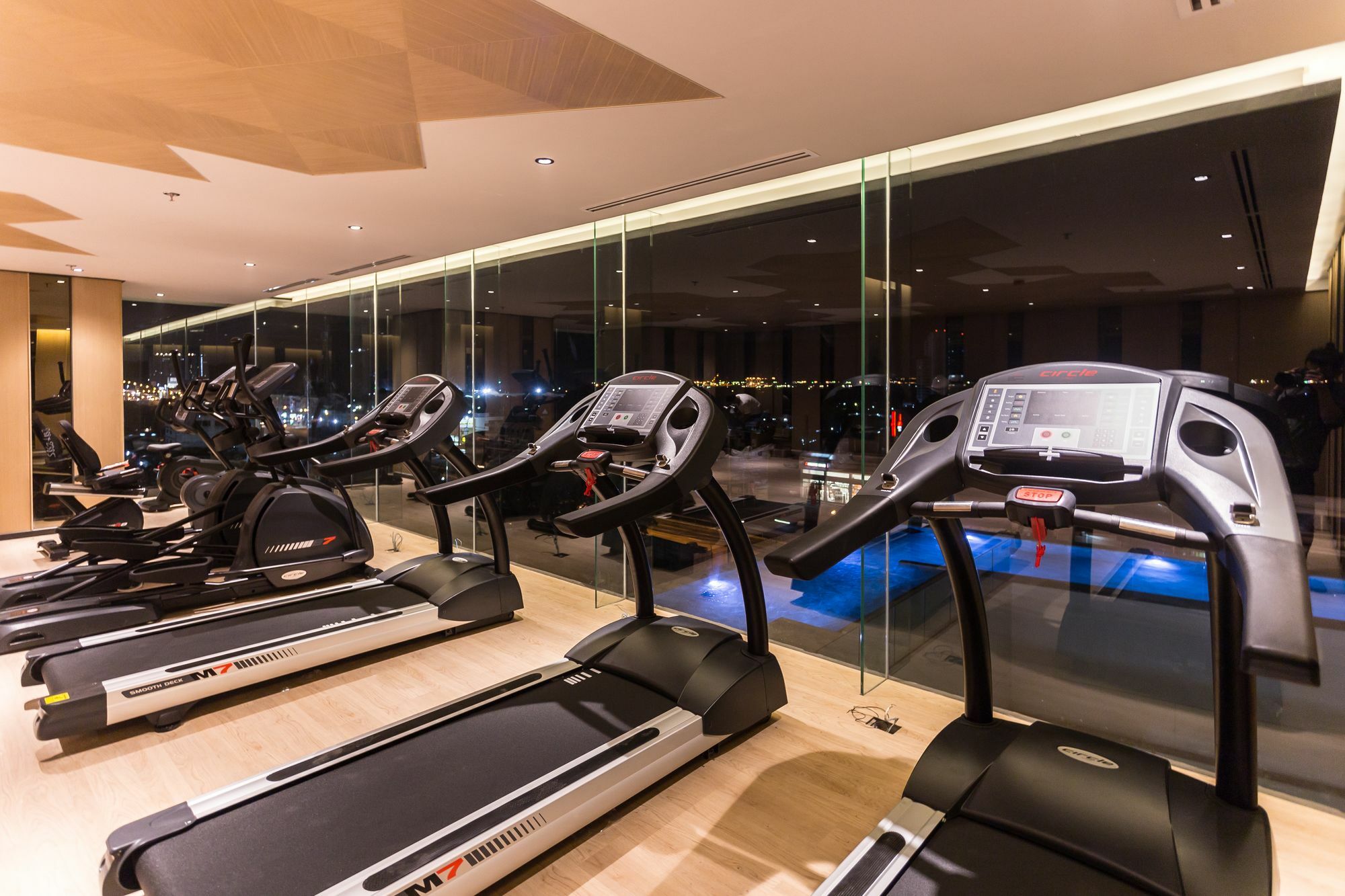 Arize Hotel Sri Racha Си Рача Екстериор снимка