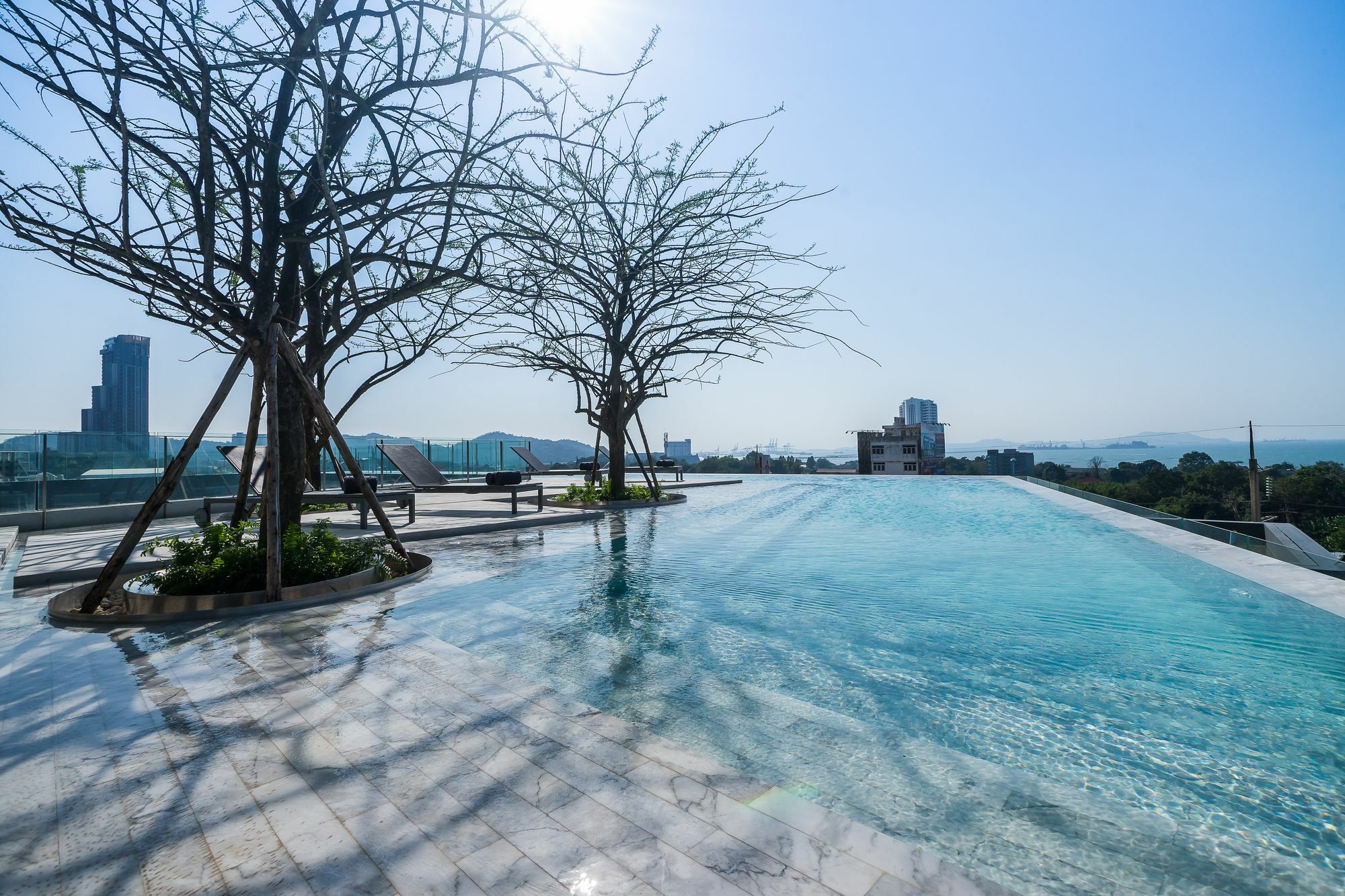 Arize Hotel Sri Racha Си Рача Екстериор снимка